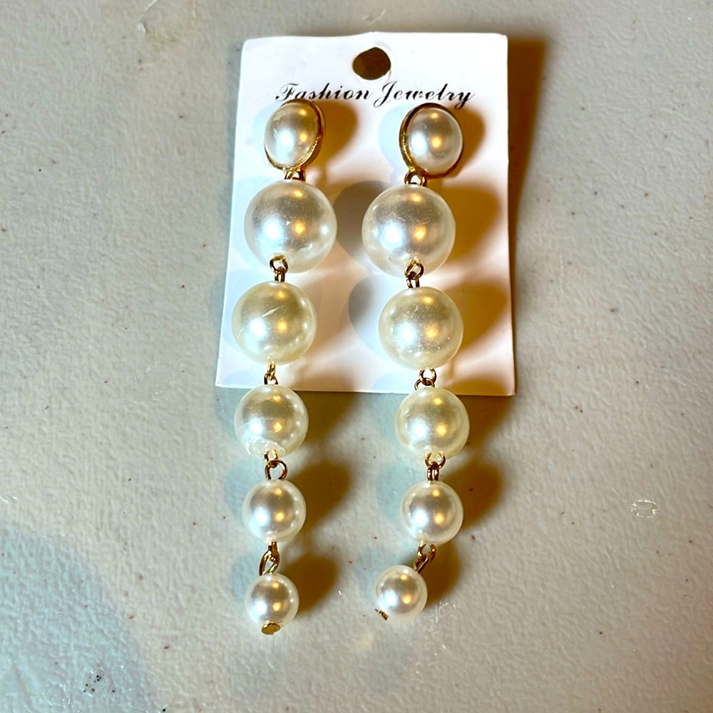 Pearl drop earrings